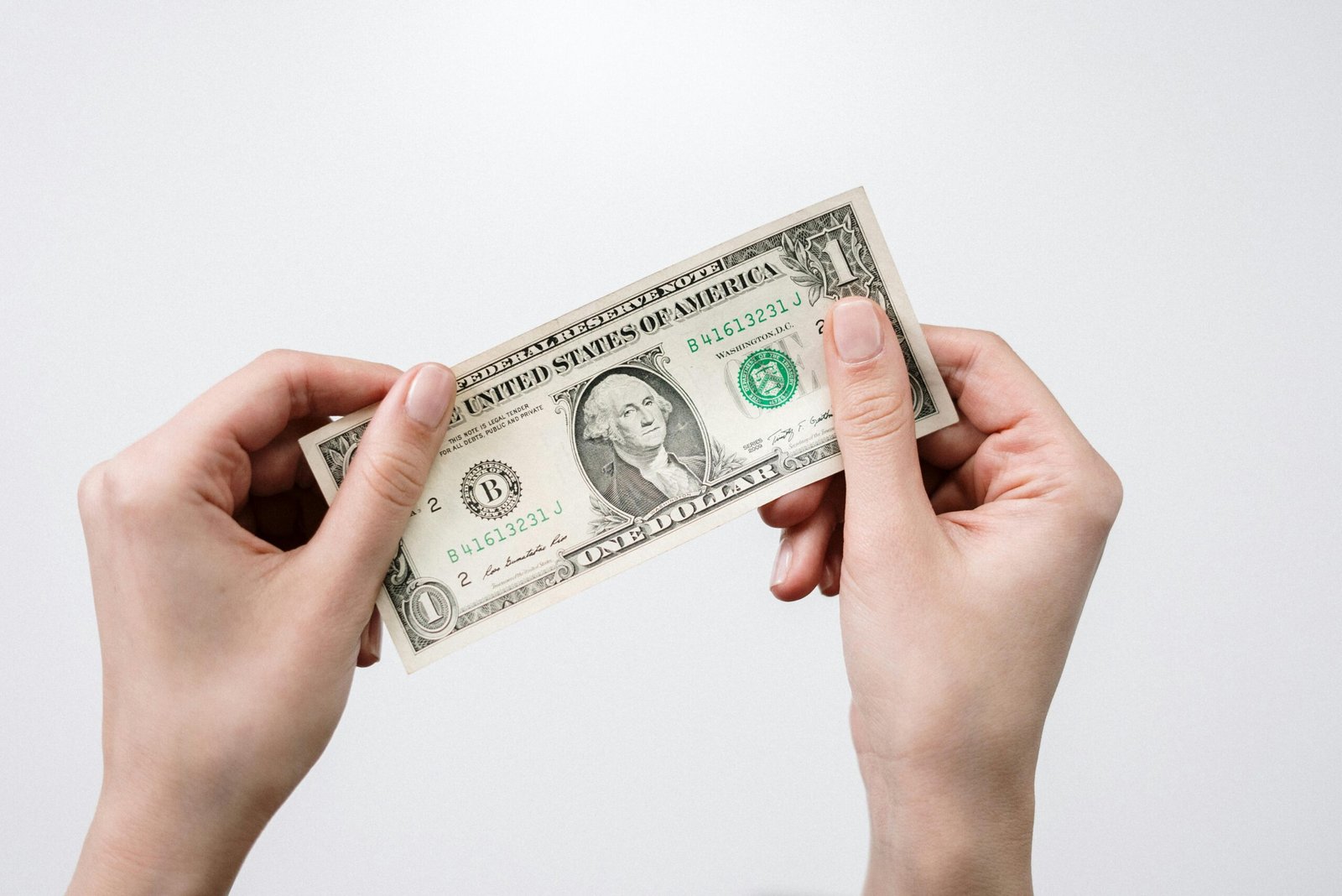 Dólar hoje: moeda americana atinge menor patamar do ano